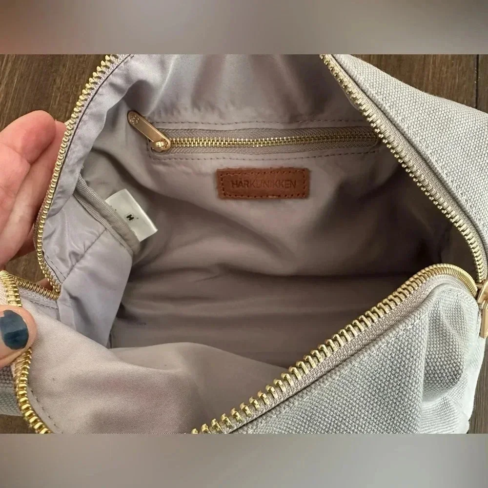 Harklinikken cosmetics bag